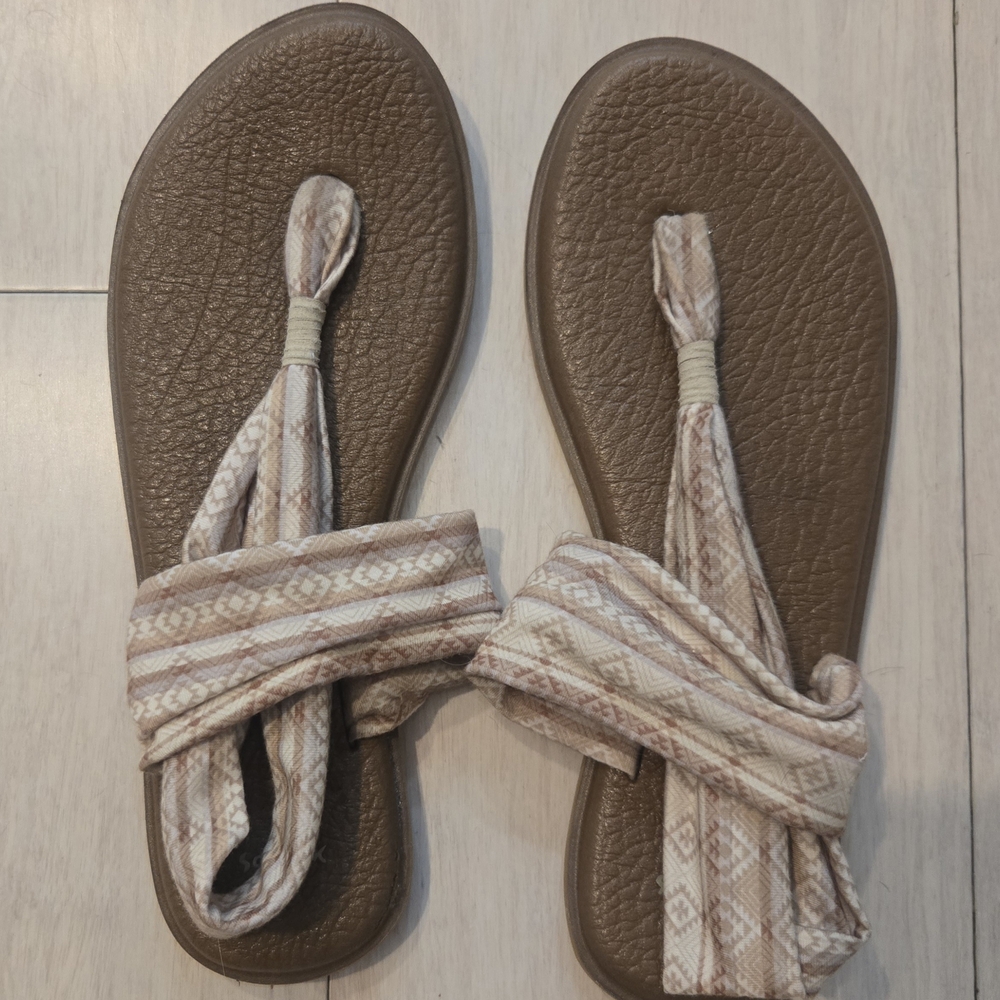 Sanuk Tan Sandals with Geometric Straps